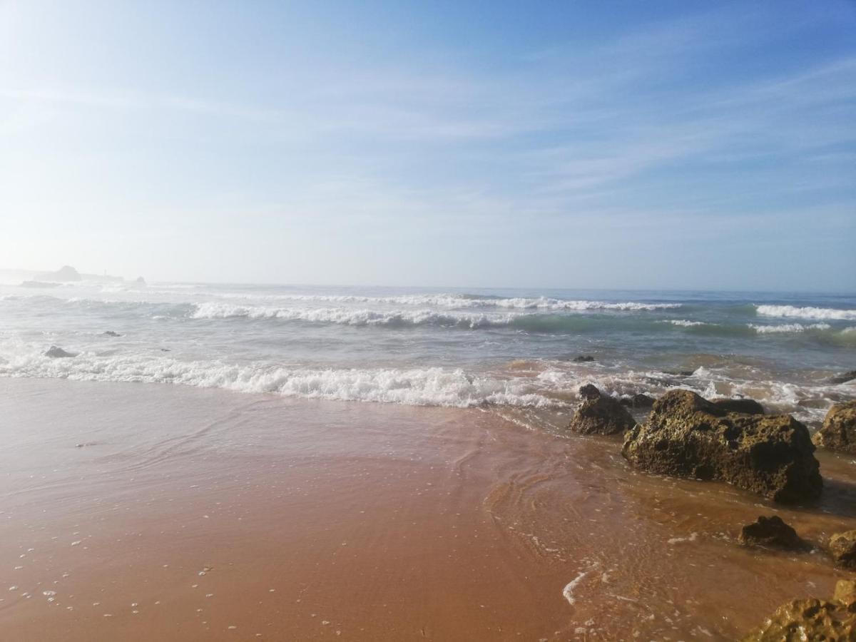 Rocha Praia Mar Beach Front Line Bay Portimao Bagian luar foto