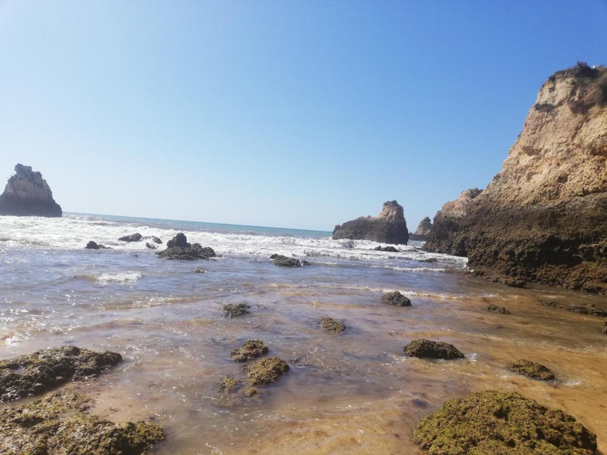 Rocha Praia Mar Beach Front Line Bay Portimao Bagian luar foto