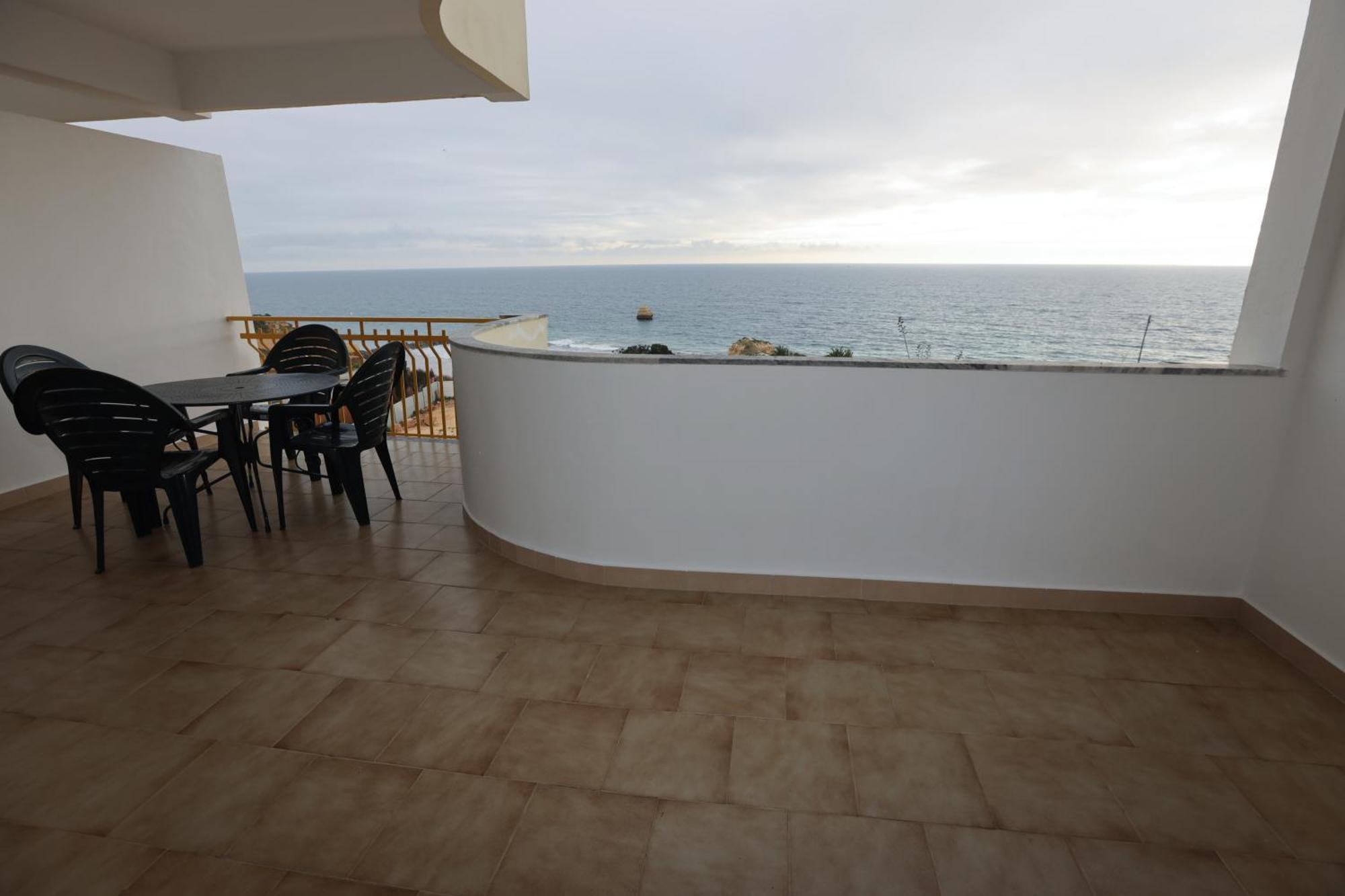 Rocha Praia Mar Beach Front Line Bay Portimao Bagian luar foto