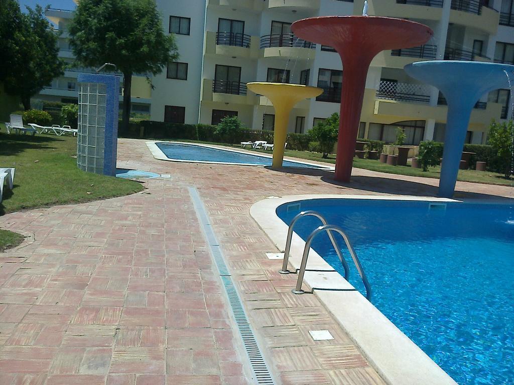 Rocha Praia Mar Beach Front Line Bay Portimao Bagian luar foto