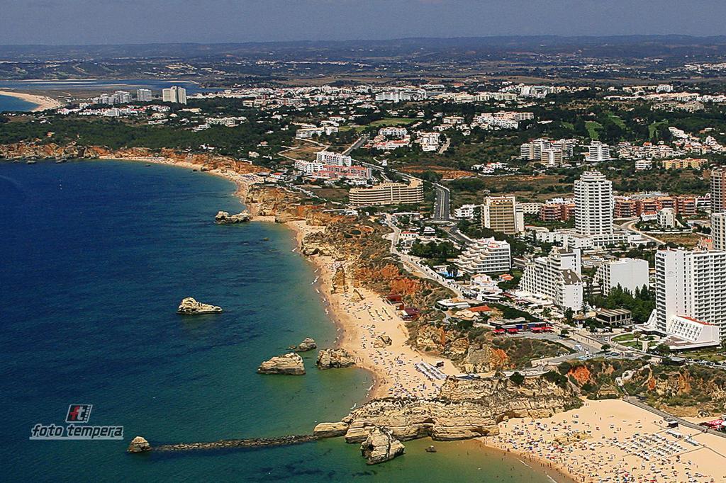Rocha Praia Mar Beach Front Line Bay Portimao Bagian luar foto